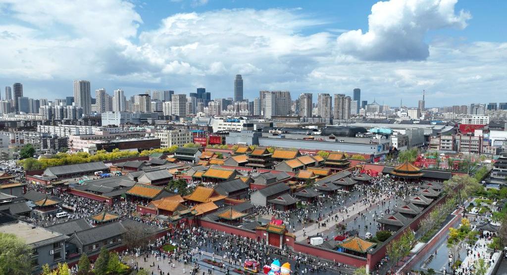 400歲古代宮殿與城市一起日新月異